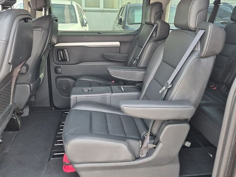 Toyota ProAce VIP L2 2.0 D-4D 130Kw - fotka 10 z 28