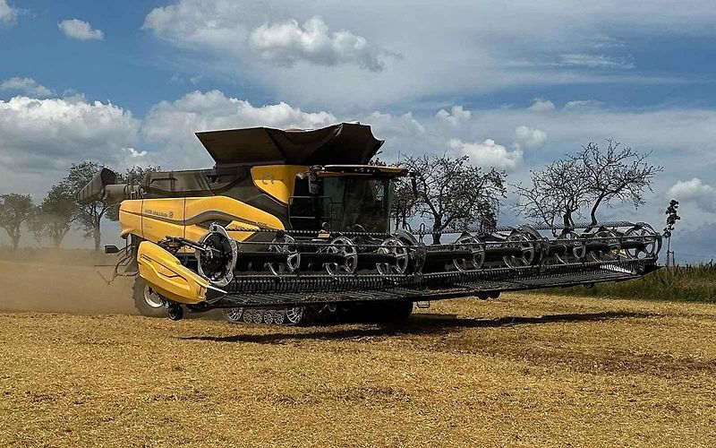 Nový kombajn CR11 firmy New Holland používá nejmodernější technologie.