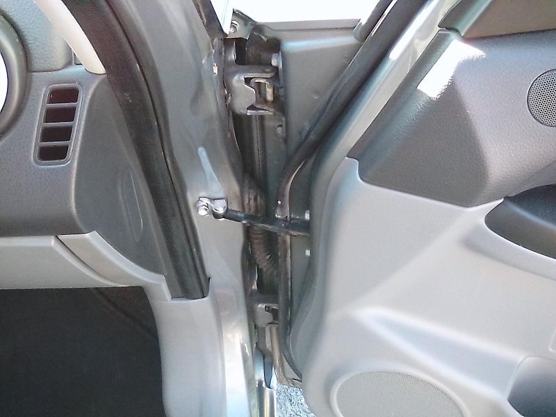 Suzuki SX4 (2008) 1.5i , kola navíc - fotka 19 z 33