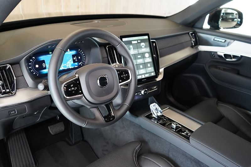 Volvo XC90 B5 PLUS Black Edition, 360° - fotka 16 z 48
