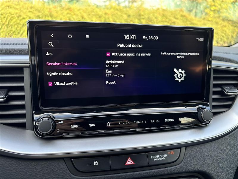 Kia Ceed 1,5 TGDi TOP ZÁRUKA CARPLAY - fotka 20 z 39