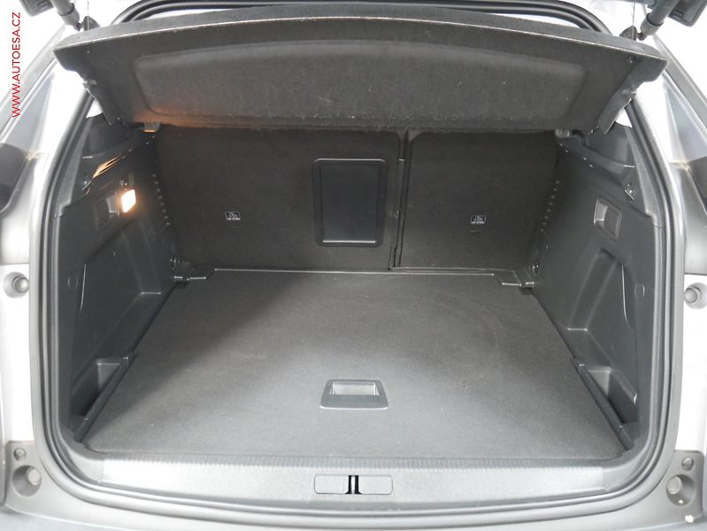 Peugeot 3008 (2018) 1.5 HDi, Allure - fotka 7 z 24