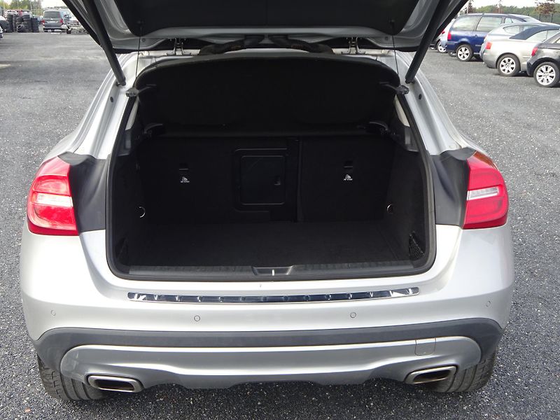 Mercedes-Benz GLA 200d 100kW 4MATIC PANORAMA  - fotka 34 z 40