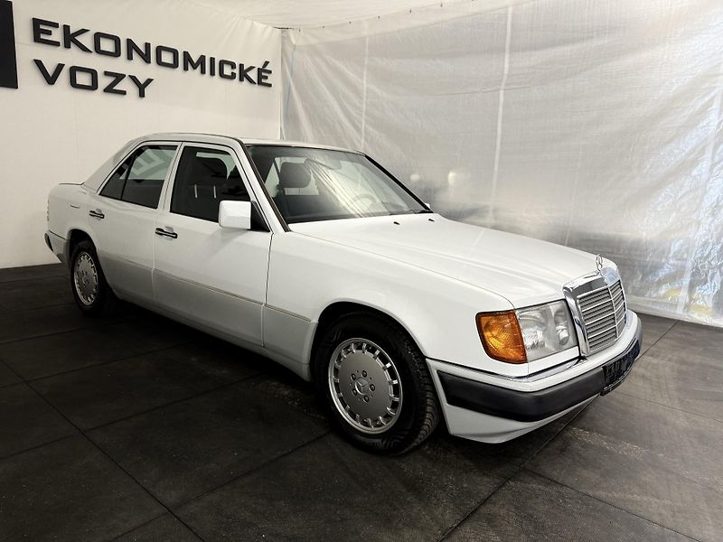 Mercedes-Benz Třídy E (1991) 2.3 , AT ,SERVIS DOLOŽEN! - fotka 2 z 34