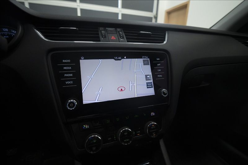 Škoda Octavia 2,0 TDI NAVI KEYLESS VÝHŘEV ČR - fotka 28 z 41