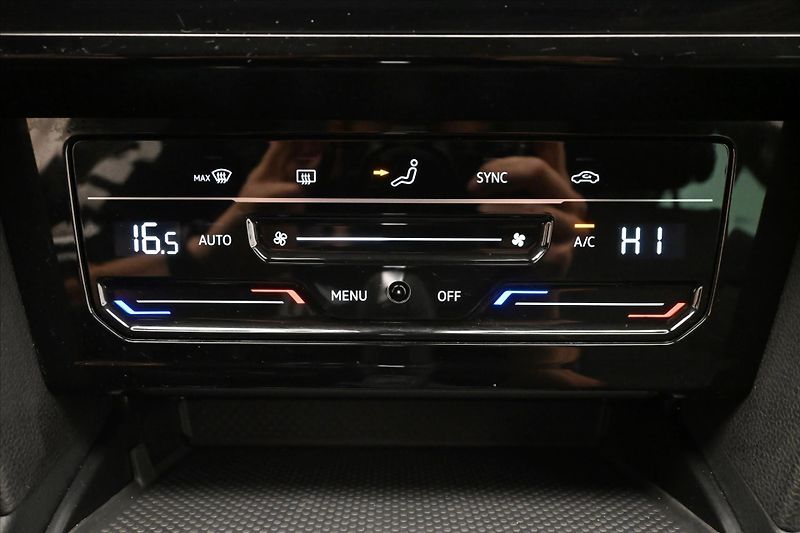 Volkswagen Passat 2,0 TDI 110 kW DSG Business Zá - fotka 21 z 32