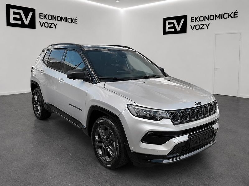 Jeep Compass (2022) 1.3 T4 PHEV REZERVOVÁNO - fotka 3 z 55
