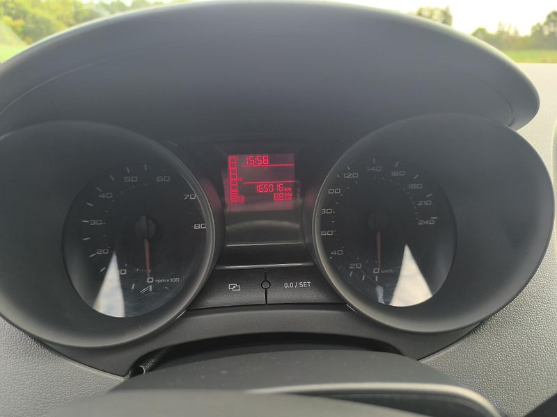 Seat Ibiza (2011) 1.2 DOLOŽENÉ KM, 1.MAJITEL - fotka 19 z 27