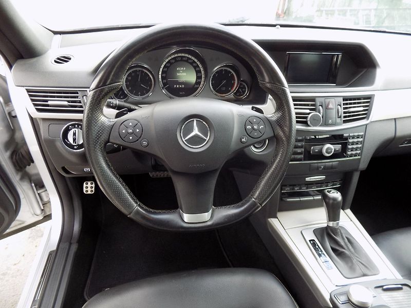 Mercedes-Benz Třídy E (2009) 220d/AMG-Line/AT/LED/bi-xenon/ - fotka 22 z 37