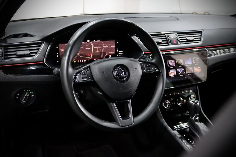 Škoda Superb 3 FL 2.0 TSI 140 kW DSG L&K  - fotka 13 z 52