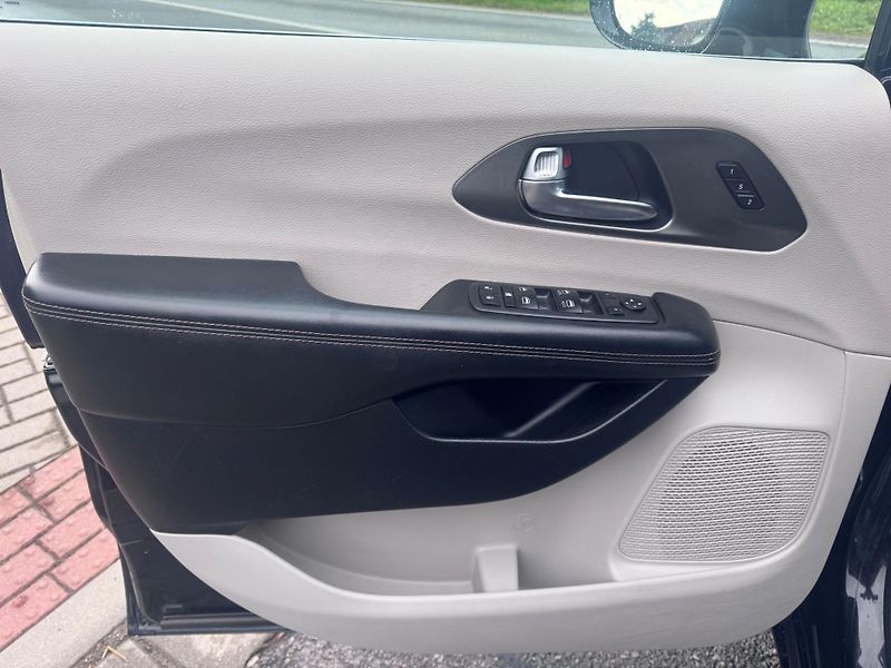Chrysler Pacifica (2019) 3,6 Touring L Kůže 2019 - fotka 15 z 19