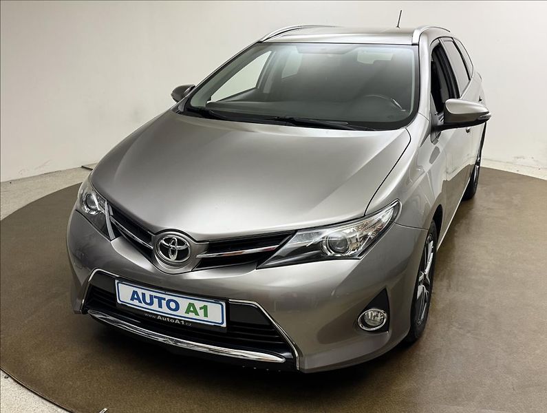 Toyota Auris 1,4 66kW NAVI KAMERA TAŽNÉ - fotografie inzerátu