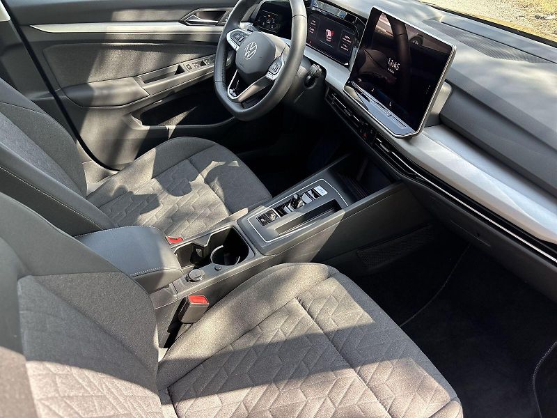 Volkswagen Golf (2025) 1.5 eTSI DSG People - fotka 9 z 29