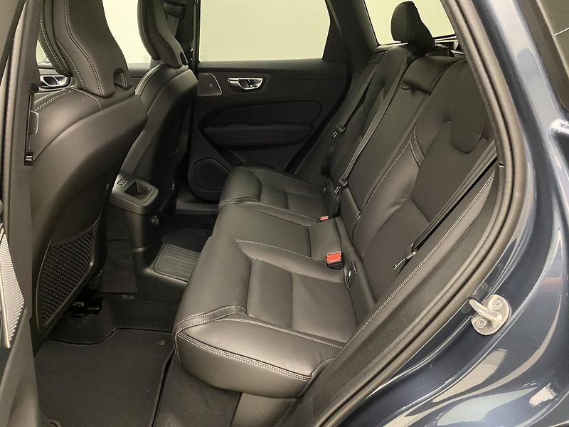 Volvo XC60 T8 AWD RECHARGE BLACK EDITION - fotka 5 z 63