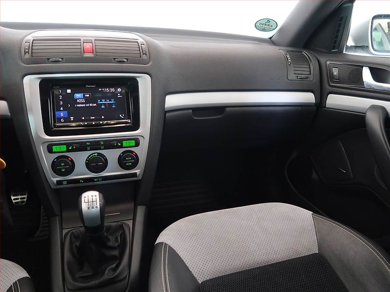 Škoda Octavia (2008) RS 2.0 TDI, Serv.kniha, Xenony - fotka 8 z 14