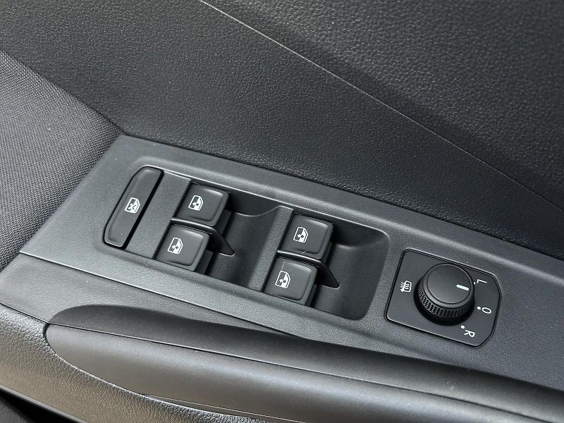 Škoda Fabia 1.0TSi 95PS LED V.Cockpit Clim - fotka 12 z 34