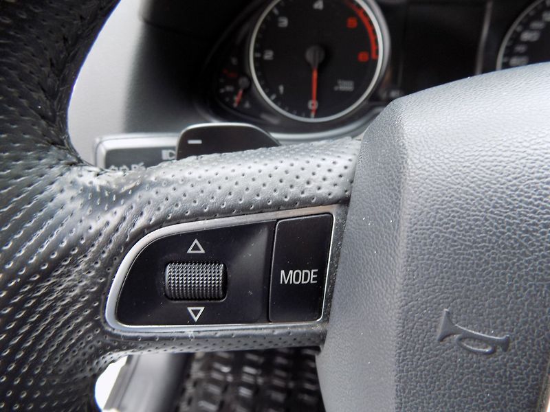 Audi Q5 (2010) 2.0TDI/4x4/Bi-xenon/LED/ - fotka 27 z 38
