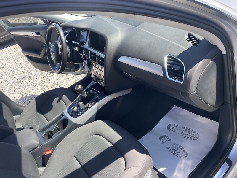 Audi A4 Avant 2.0TDi 120PS S-LINE AVANT TOP! - fotka 136 z 179