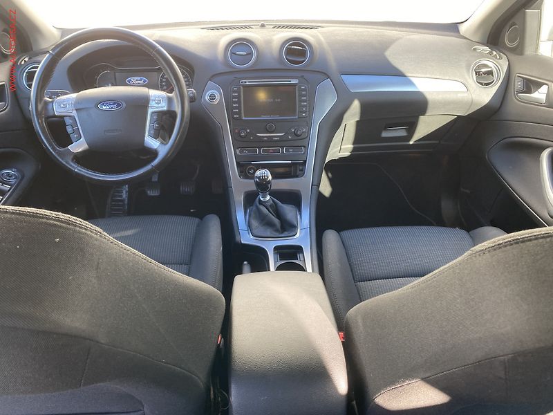 Ford Mondeo (2011) 2.0 TDCi, Titanium, navi - fotka 8 z 16