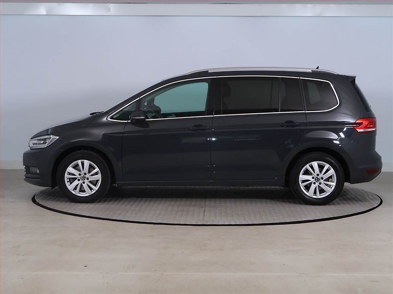 Volkswagen Touran (2023) 1.5 TSI - fotka 3 z 30