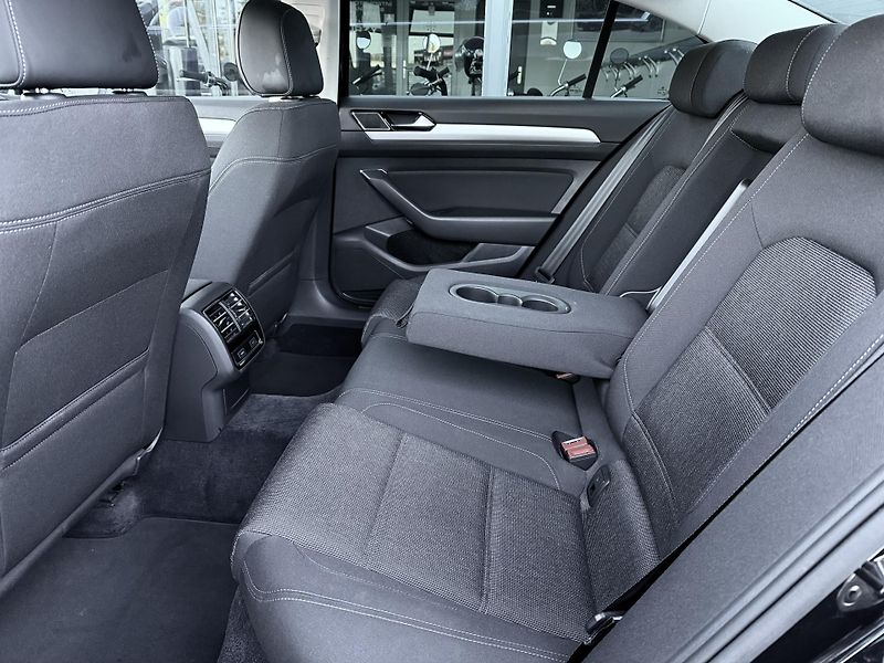 Volkswagen Passat 1,4 TSI Comfortline Navi - fotka 18 z 45