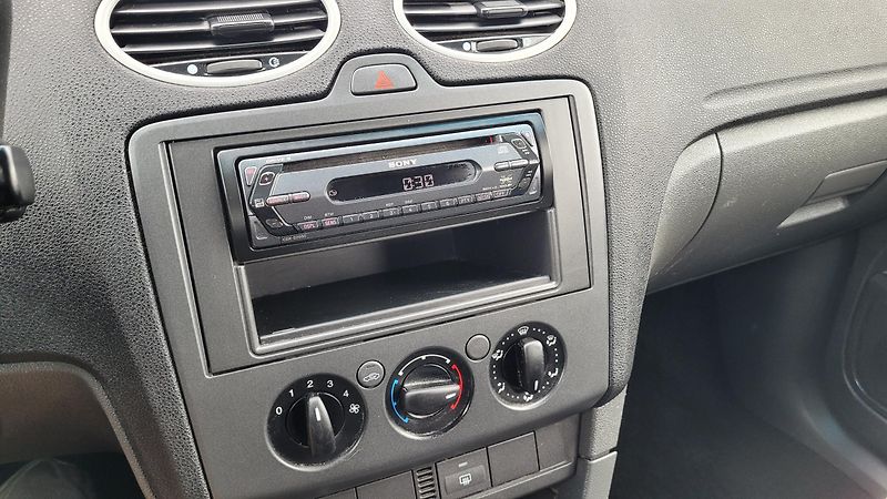 Ford Focus (2005) 1,4i 16v - fotka 19 z 19