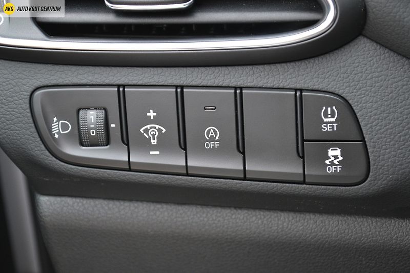 Hyundai i30 WG 1,5I MT SMART FAMILY NAVI - fotka 37 z 47