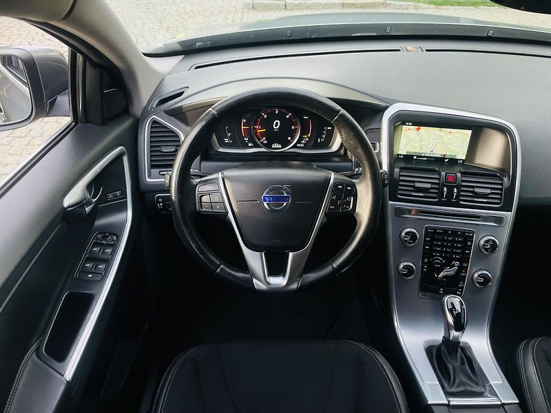 Volvo XC60 2.4D 5VÁLEC 1.MAJITEL SERVISKA - fotka 26 z 43