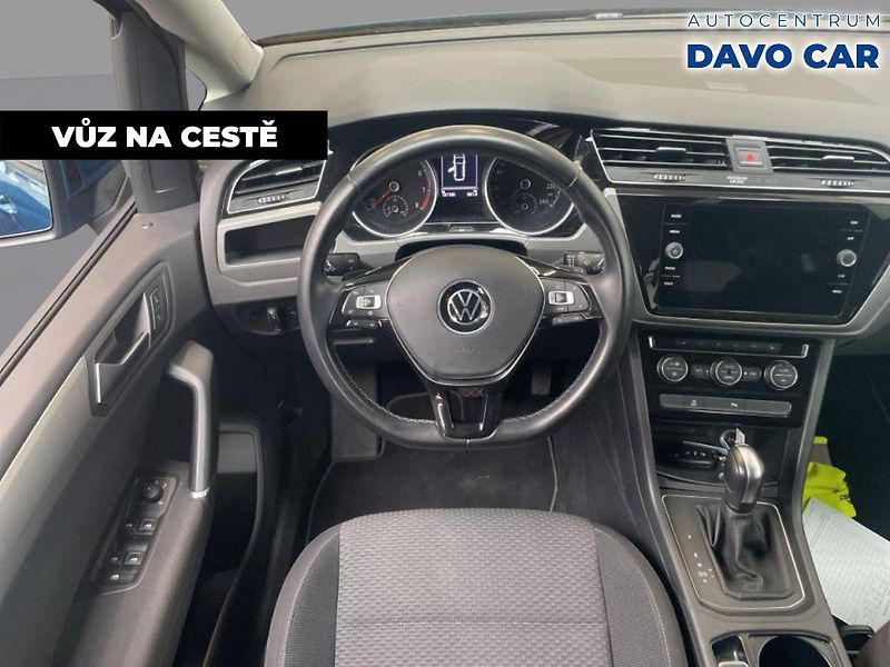 Volkswagen Touran 1,5 TSI 110kW DSG Matrix DPH - fotka 3 z 10