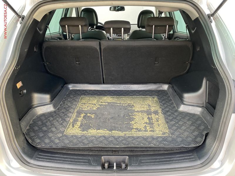 Hyundai ix35 (2013) 2.0 CRDi 4x4, AC, výhřev sed - fotka 7 z 17