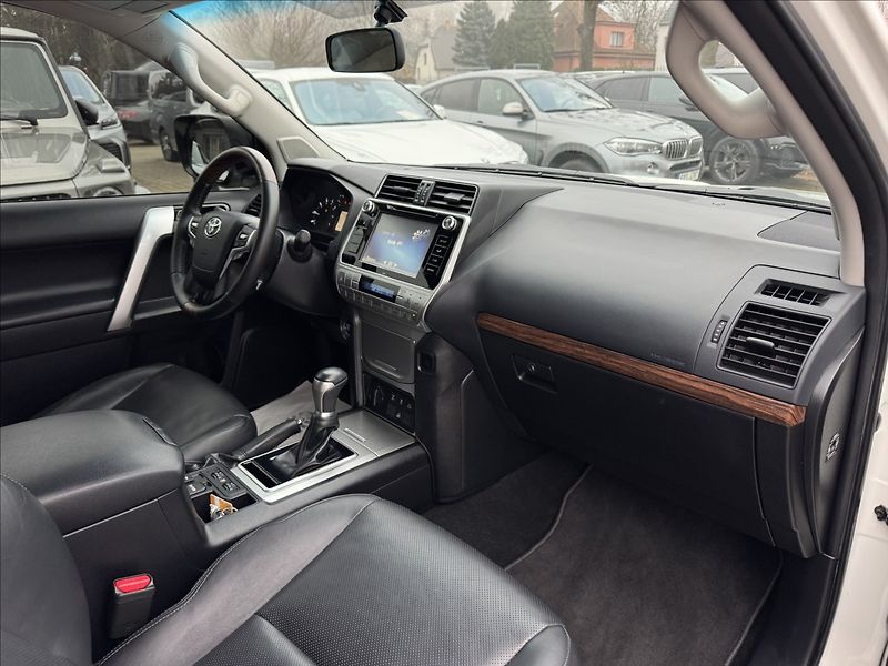 Toyota Land Cruiser 4,0   150 Prestige - fotka 11 z 28