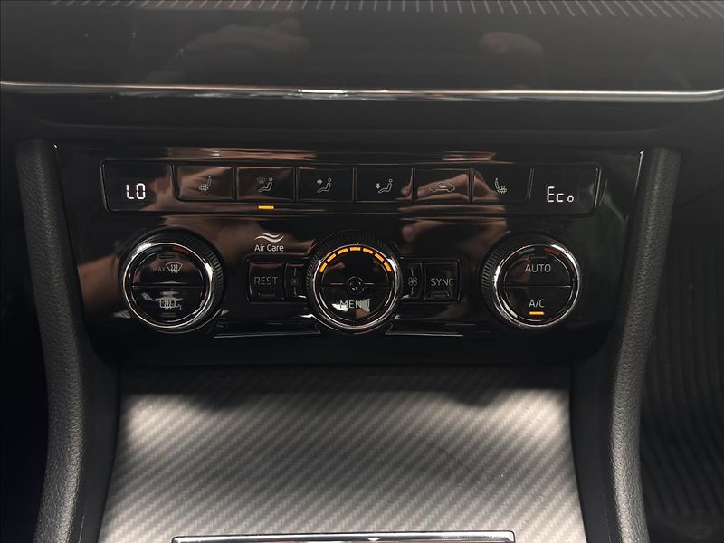 Škoda Superb 1,4 160kW iV Sportline DSG - fotka 31 z 32