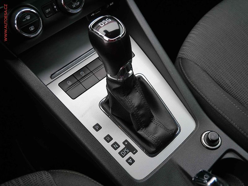 Škoda Octavia (2013) 2.0TDi, ČR, Ele, DSG, bixen - fotka 15 z 22