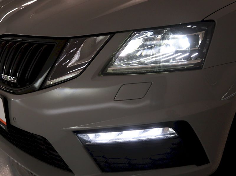 Škoda Octavia (2019) RS 2.0TSI 180KW DSG NAVI - fotka 10 z 39