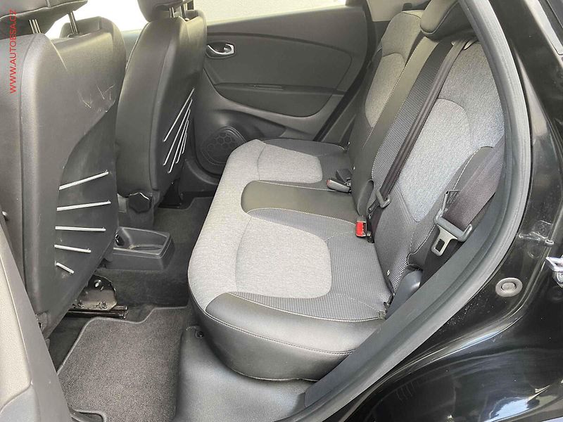 Renault Captur (2017) 1.2 TCe, Crossboarder, navi - fotka 10 z 18