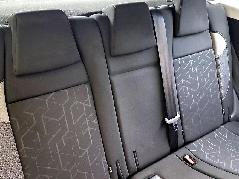 Peugeot 2008 1,2 MÁLO NAJETO*CZ,SERVIS - fotka 17 z 39