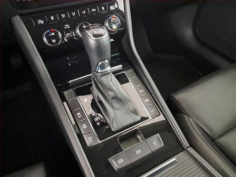 Škoda Superb (2021) Laurin&Klement 2.0 TDI - fotka 13 z 25