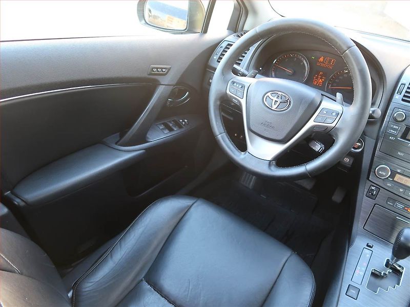 Toyota Avensis (2010) 2.2 D-4D, Automat, Xenony - fotka 7 z 18