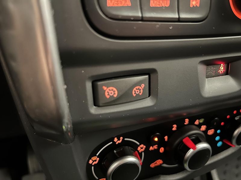 Dacia Duster 1.6 SCe Comfort - fotka 11 z 22