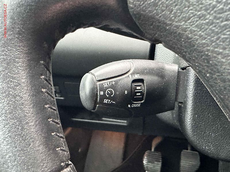 Peugeot 308 (2009) 2.0HDi 7míst, STK8/28, panor. - fotka 12 z 22