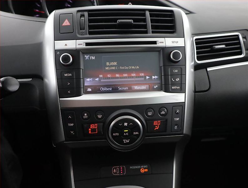 Toyota Verso (2015) 1.6 D-4D, Serv.kniha, Xenony - fotka 10 z 18