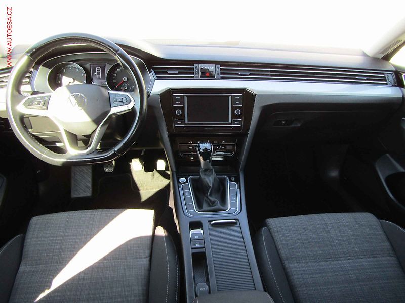 Volkswagen Passat (2020) 1.5 TSi, ČR, LED, park.čidla - fotka 8 z 20