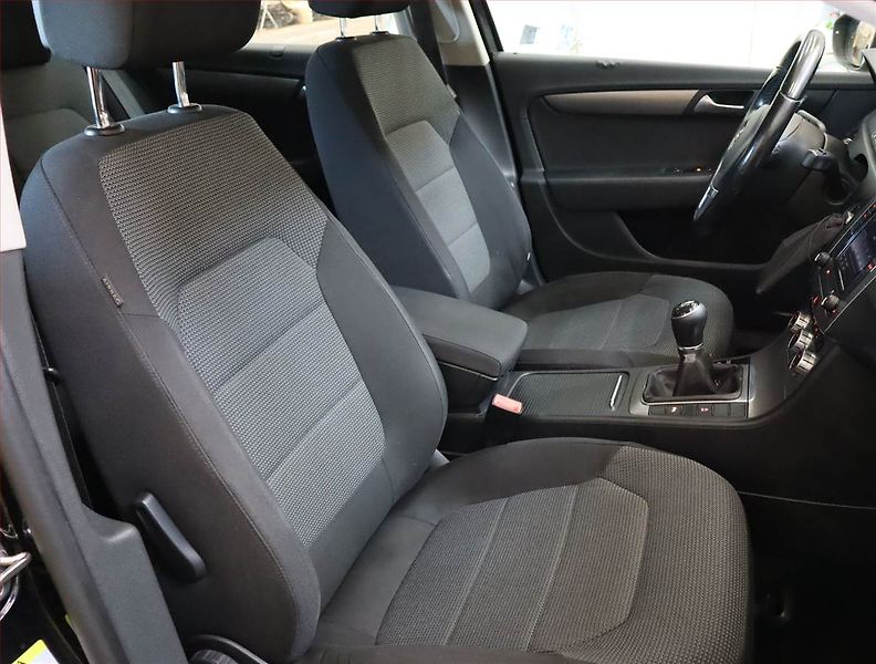 Volkswagen Passat (2014) Comfortline 2.0 TDI, Tempomat - fotka 9 z 22