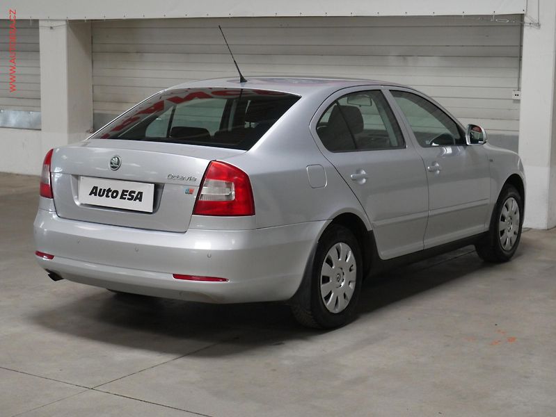 Škoda Octavia (2010) 1.2TSI, ČR, AC, STK11/27 - fotka 4 z 14