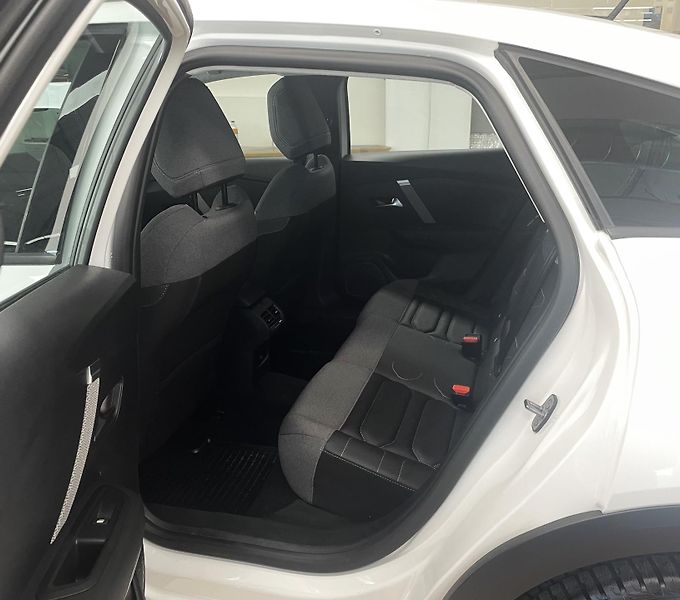 Citroën C4 (2024) PLUS 1.2 PT  130S&S EAT8 - fotka 10 z 23