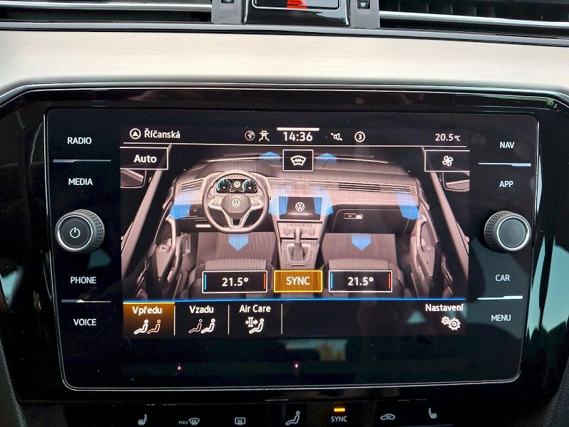 Volkswagen Passat (2023) Variant Elegance DSG 2,0TDi 11 - fotka 23 z 35