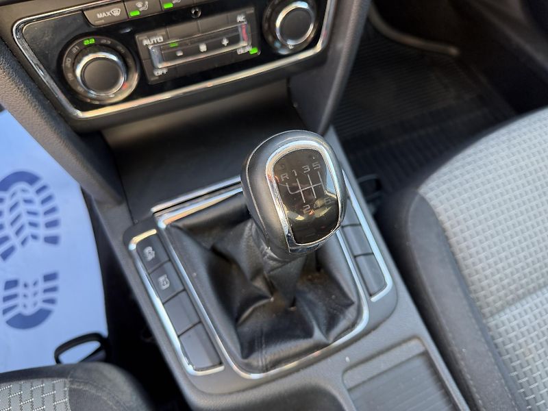 Škoda Superb II 2,0 TDi/103kW - Klima,ESP,. - fotka 24 z 71