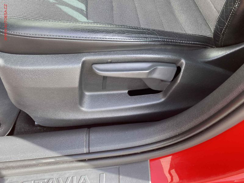 Škoda Octavia (2015) 1.2 TSi, Style, DSG, bixen - fotka 14 z 20