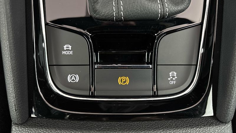 Škoda Karoq 1.5 TSI DSG Sportline - fotka 22 z 26