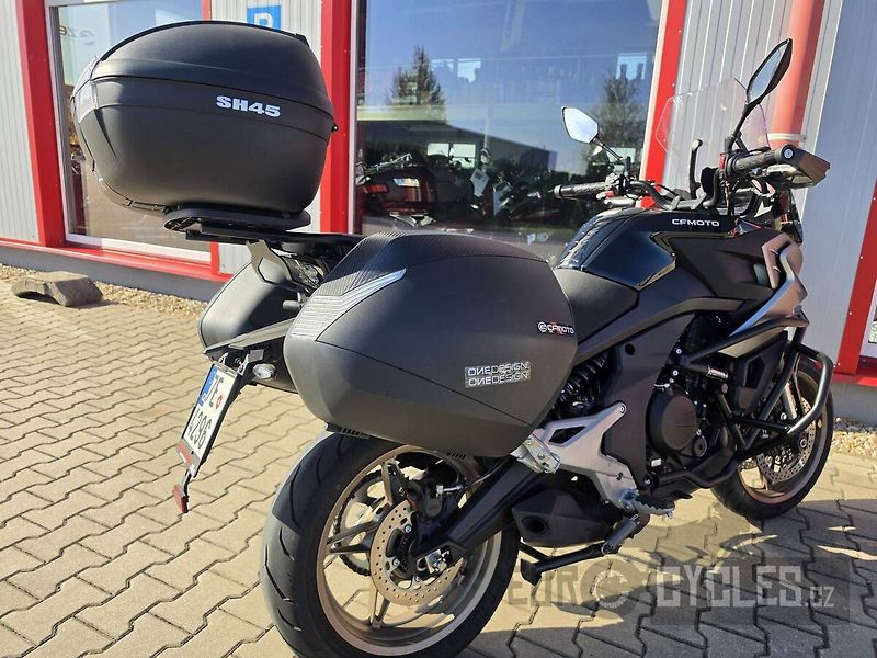 CFMOTO 700 MT Premium (2024) - fotka 18 z 19
